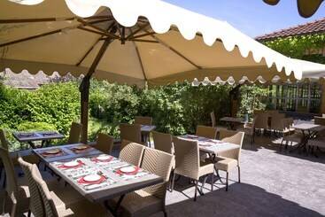 هتل Logis Hôtel Le Pré Serroux