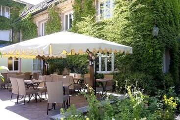 هتل Logis Hôtel Le Pré Serroux