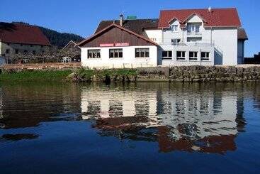 هتل Restaurant Les Cygnes