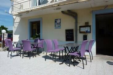 هتل Restaurant Les Cygnes