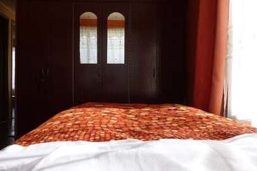 Maytenus Bed And Breakfast   Hostel
