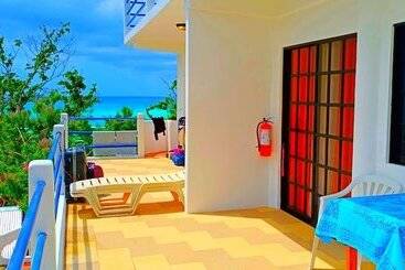پانسیون Aquarius Terraces Boutique Resort