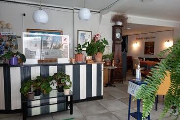 پانسیون Hostal Creus