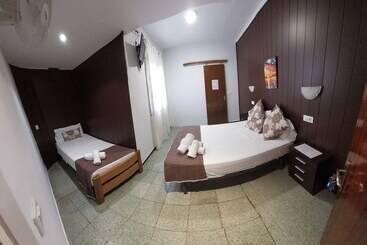 بنسيون Hostal Creus