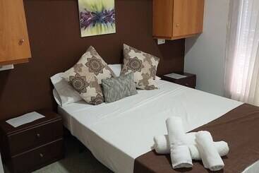 پانسیون Hostal Creus