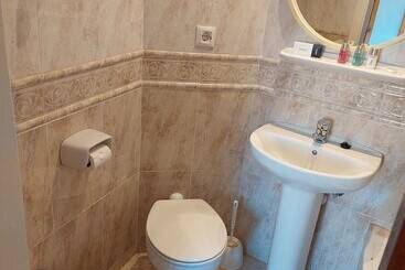 پانسیون Hostal Creus