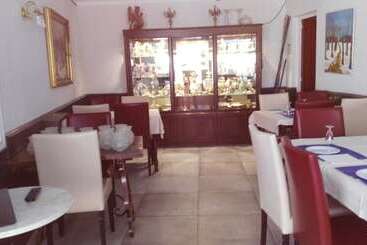 پانسیون Hostal Creus