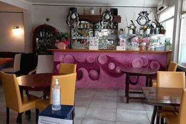 پانسیون Hostal Creus