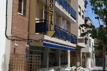 پانسیون Hostal Creus