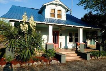 پانسیون The Island Guest House & Cottages