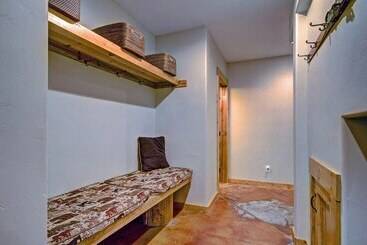Timber Ridge Lodge 4 Bedroom Home By Redawning