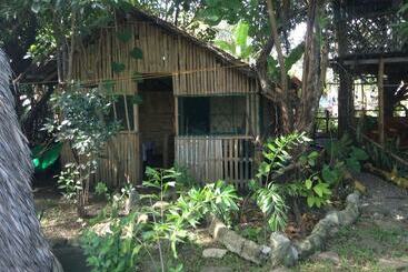 Treasure Isle Guesthouse   Hostel