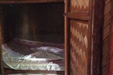 Treasure Isle Guesthouse   Hostel