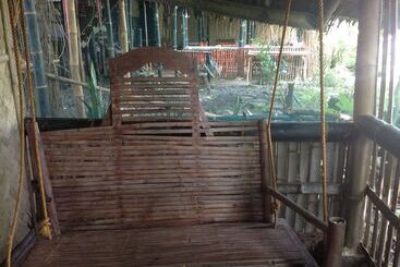 Treasure Isle Guesthouse   Hostel