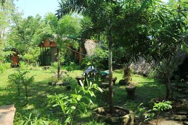Treasure Isle Guesthouse   Hostel
