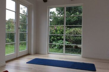 تختخواب و صبحانه Lotus Bb & Spa   Indre Ro Yoga