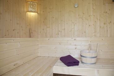 تختخواب و صبحانه Lotus Bb & Spa   Indre Ro Yoga