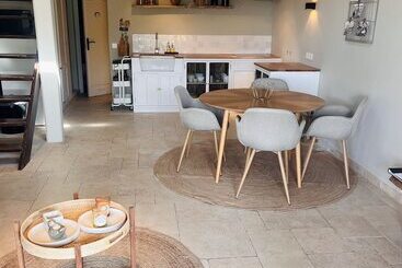 تختخواب و صبحانه Residence Le Mouron Rouge
