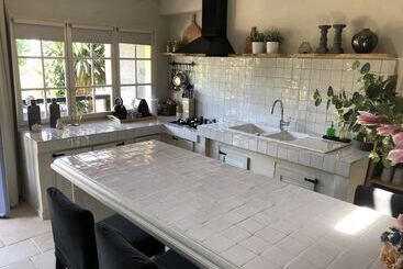 تختخواب و صبحانه Residence Le Mouron Rouge