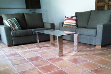 تختخواب و صبحانه Tramuntana Suites