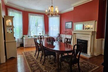 تختخواب و صبحانه Winridge Manor