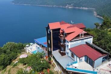 Gunter Seher Otel