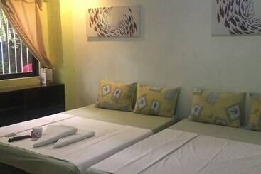 هتل Ellen's Resort Annex