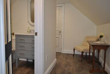 هتل Holman's Heritage Suites