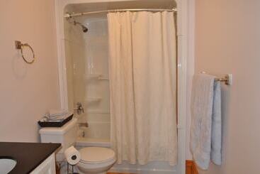 هتل Holman's Heritage Suites