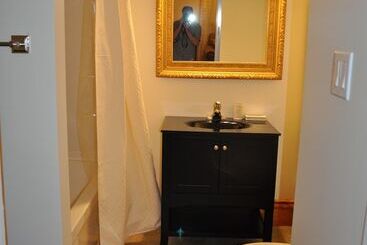 هتل Holman's Heritage Suites