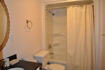 هتل Holman's Heritage Suites