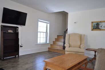 هتل Holman's Heritage Suites