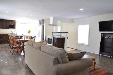 هتل Holman's Heritage Suites