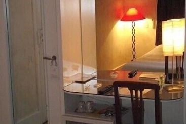 Hotel Hôtel De Paris Et De La Poste