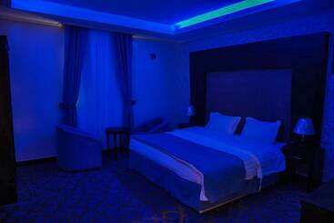 هتل Jolly View Suites