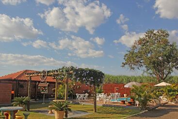هتل Pousada Quinta Das Aroeiras