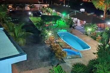 هتل Pousada Quinta Das Aroeiras