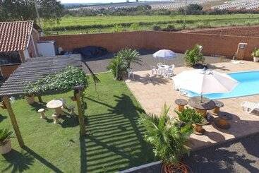 هتل Pousada Quinta Das Aroeiras