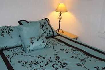 هتل Oliver Lodge