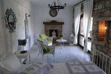هتل The Stone Castle Boutique