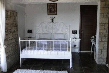 هتل The Stone Castle Boutique