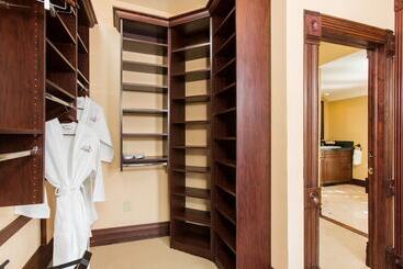 هتل The Victorian Luxury B&b