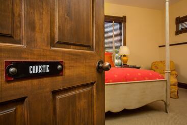 هتل The Victorian Luxury B&b