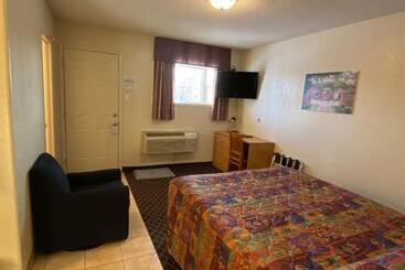汽车旅馆  Prairie Mountain Inn