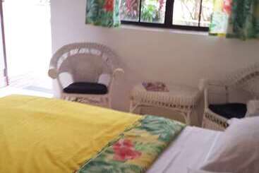 پانسیون Bananaquit Apartments