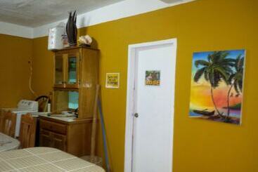 پانسیون Belize Cultural Adventure Guesthouse