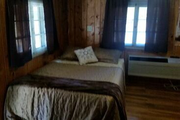 Ponderosa Pines Inn And Cabins