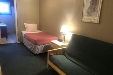 Triangle Motel