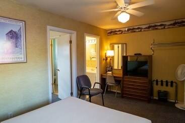 Triangle Motel