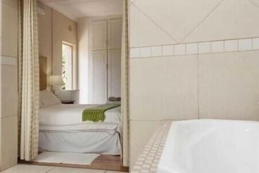 ベッドアンドブレックファースト Tarragon Guest House